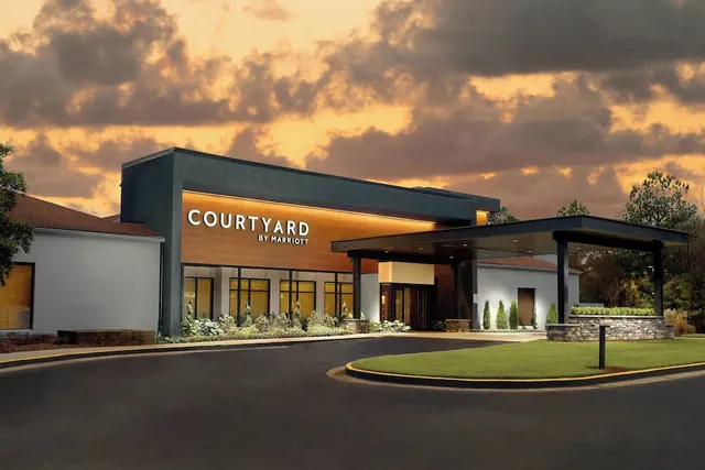 Photo 1 - Courtyard by Marriott Atlanta Airport South/Sullivan Road
