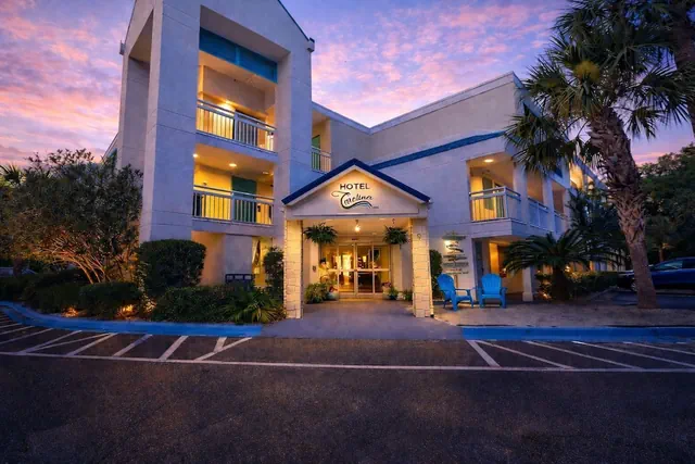 Photo 1 - Hotel Carolina
