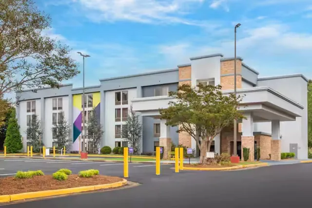 Photo 1 - Spark by Hilton Atlanta Airport South College Park