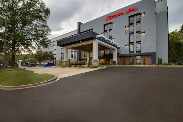 Photo 1 - Hampton Inn Birmingham-Colonnade 280