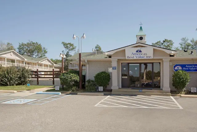 Photo 1 - Americas Best Value Inn Tuscaloosa