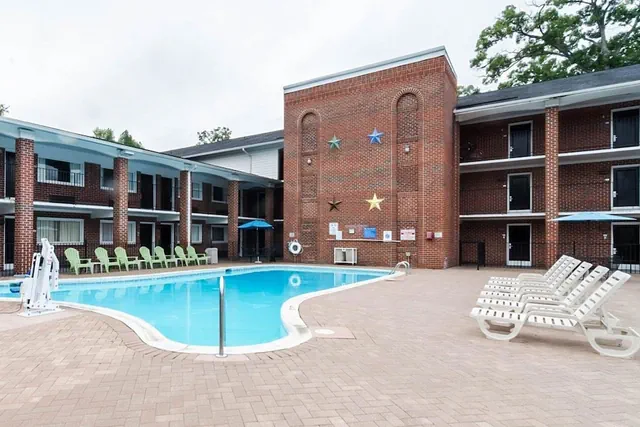 Photo 1 - Rodeway Inn & Suites Williamsburg Central