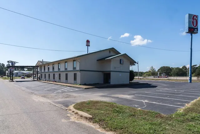 Photo 1 - Motel 6 Arkadelphia, AR