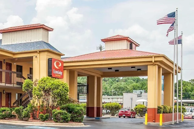 Photo 1 - Econo Lodge Inn & Suites Tuscaloosa I-20
