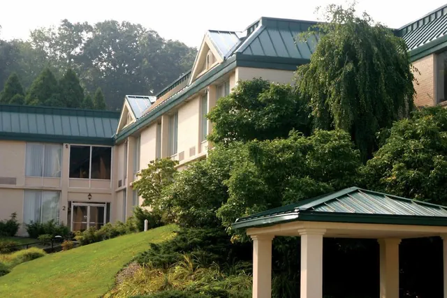 Photo 1 - Lakeview Golf Resort