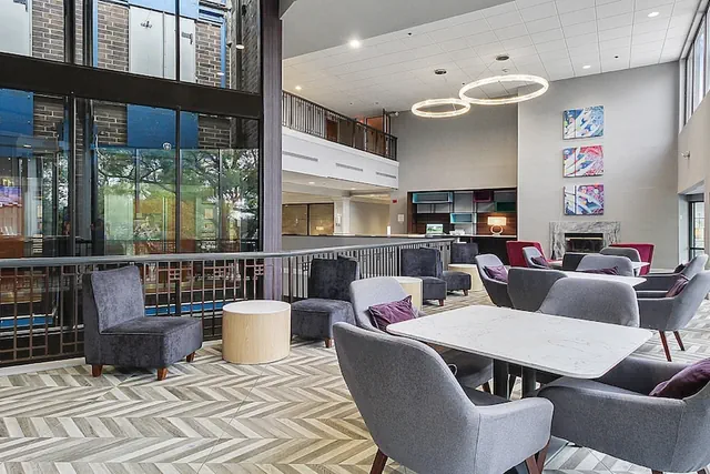 Photo 1 - Holiday Inn Chicago Nw Crystal Lk Conv Ctr by IHG