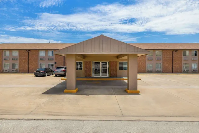 Photo 1 - Econo Lodge Emporia