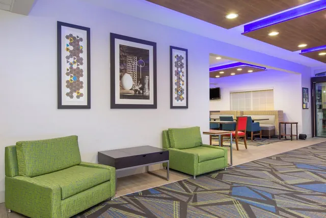Photo 1 - Holiday Inn Express Hotel & Suites Bishop by IHG