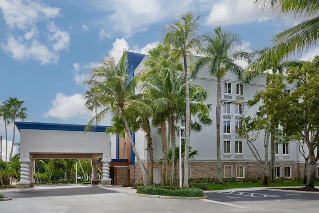 Photo 1 - Hampton Inn Ft Lauderdale-Plantation