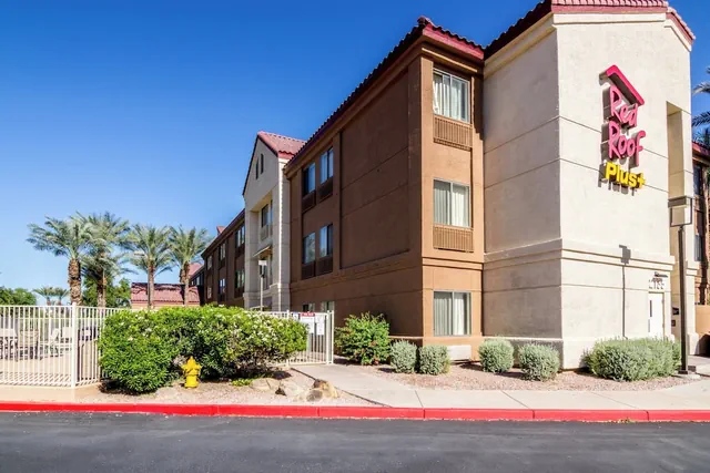Photo 1 - Red Roof Inn PLUS+ Tempe - Phoenix Airport