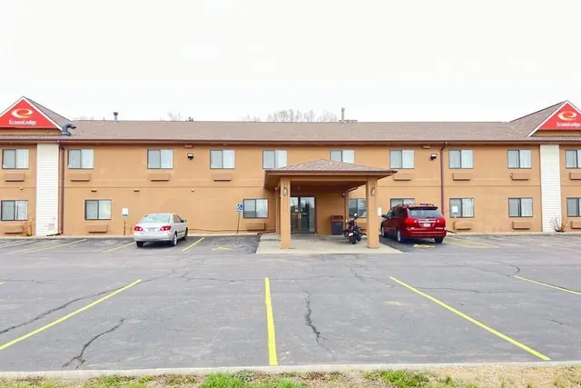 Photo 1 - Econo Lodge Oacoma - Chamberlain West