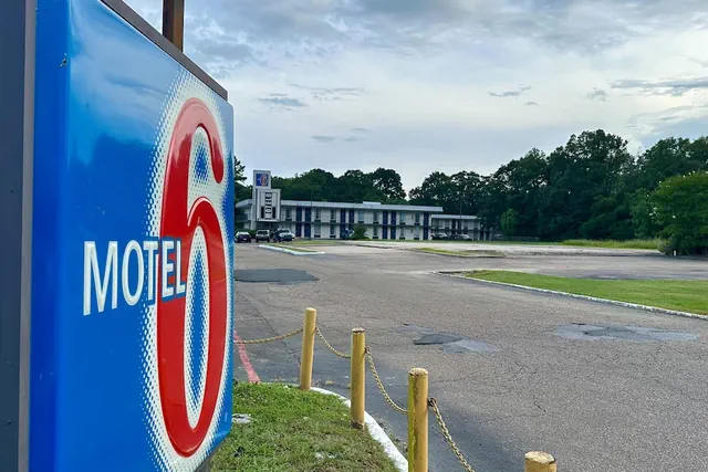 Photo 1 - Motel 6 West Monroe, LA