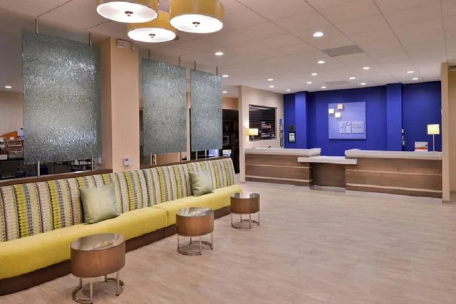 Photo 1 - Holiday Inn Express & Suites Pasadena - Los Angeles by IHG