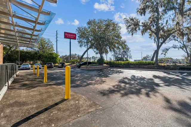 Photo 1 - Ramada by Wyndham Temple Terrace/Tampa North
