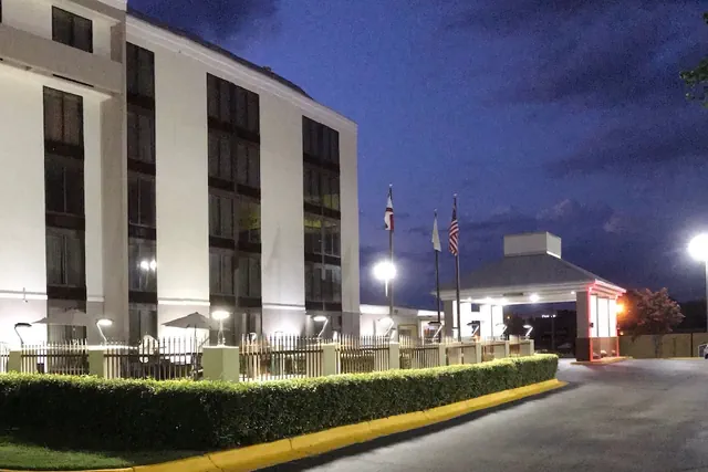 Photo 1 - La Quinta Inn & Suites by Wyndham Dothan