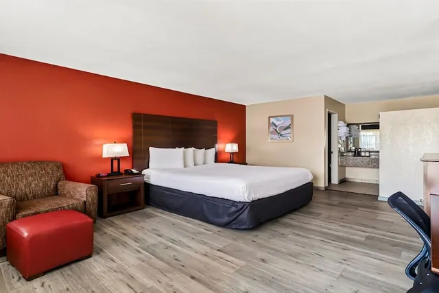 Photo 1 - Best Western Roseville Inn
