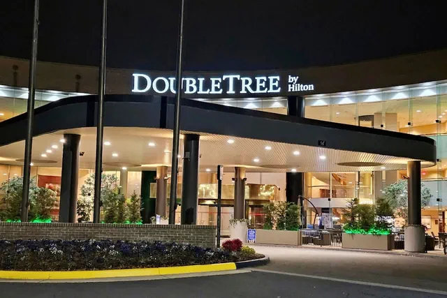 Photo 1 - DoubleTree by Hilton Washington Dulles Airport