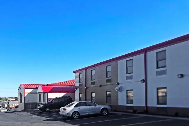 Photo 1 - Econo Lodge Truman Inn