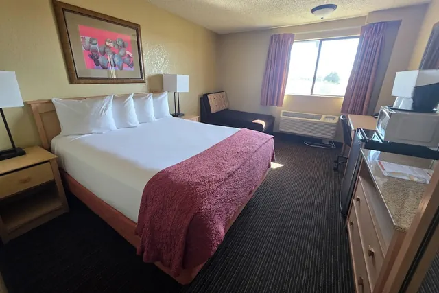 Photo 1 - Oxnard Inn Lancaster