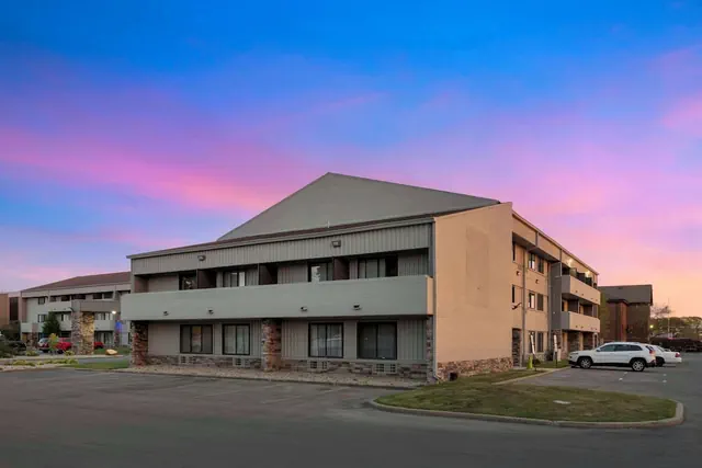 Photo 1 - Comfort Inn & Suites Indianapolis Northwest - College Park
