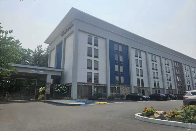 Photo 1 - Hampton Inn by Hilton Philadelphia / Willow Grove