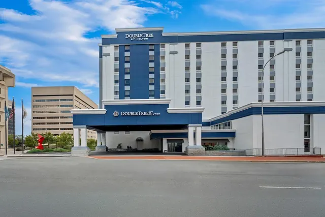 Photo 1 - DoubleTree by Hilton Downtown Wilmington - Legal District