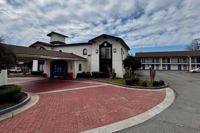 Photo 1 - Budget Host Inn- Medical Center