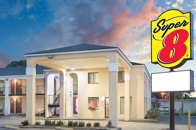 Photo 1 - Super 8 by Wyndham Eufaula
