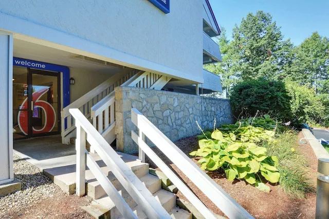 Photo 1 - Motel 6 Nashua, NH - South