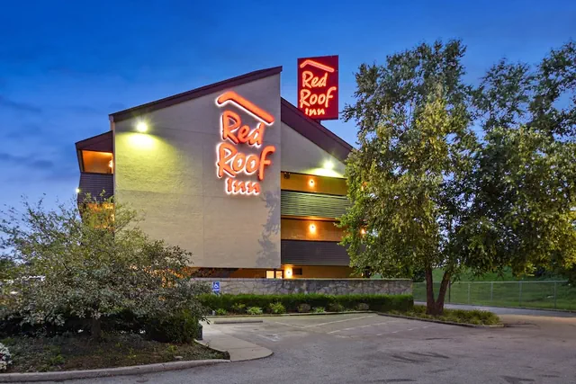 Photo 1 - Red Roof Inn Louisville Expo Airport