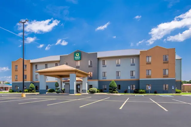 Photo 1 - Quality Inn Litchfield Route 66