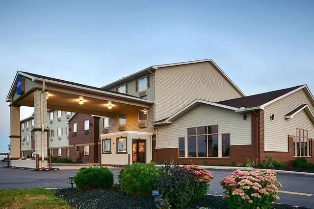 Photo 1 - Baymont by Wyndham Marion, OH