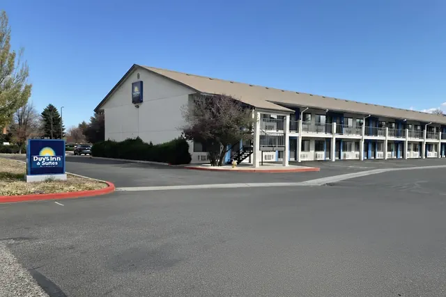 Photo 1 - Days Inn & Suites by Wyndham Flagstaff I-40