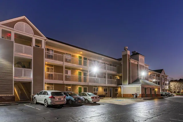 Photo 1 - HomeTowne Studios by Red Roof Atlanta - Chamblee