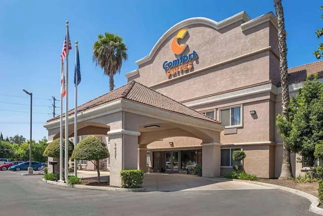 Photo 1 - Comfort Suites Tulare Sequoia Gateway