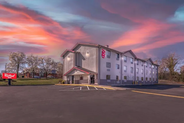 Photo 1 - Red Roof Inn Suffolk