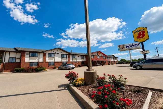 Photo 1 - Super 8 by Wyndham Warrenton