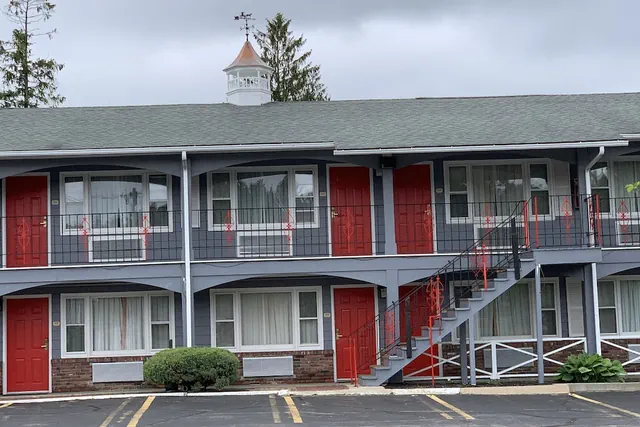 Photo 1 - Super 8 by Wyndham Sturbridge