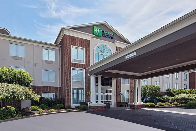 Photo 1 - Holiday Inn Express & Suites Youngstown N (Warren/Niles) by IHG