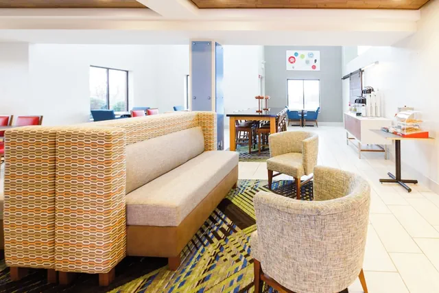 Photo 1 - Holiday Inn Express & Suites Shelbyville by IHG