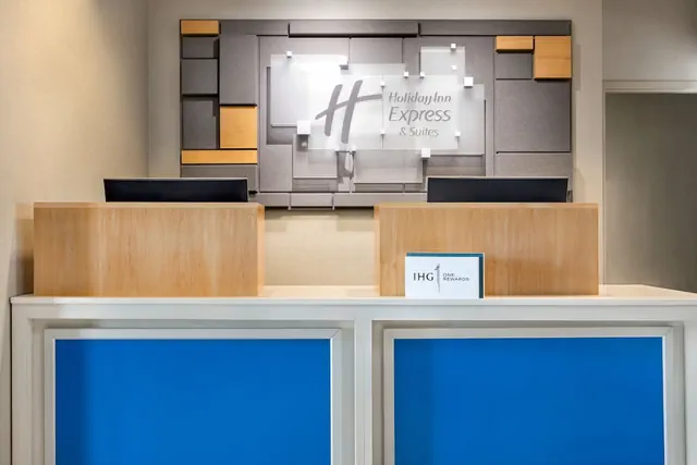 Photo 1 - Holiday Inn Express & Suites Oxford by IHG