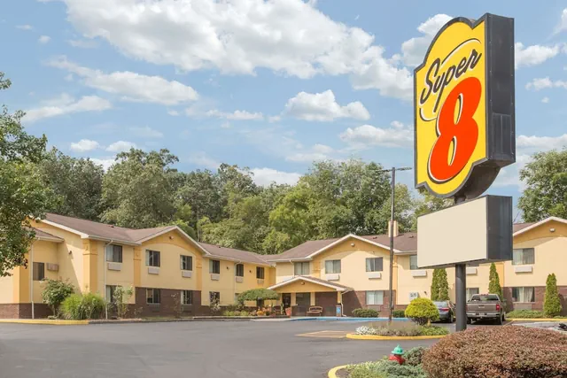 Photo 1 - Super 8 by Wyndham Radford VA