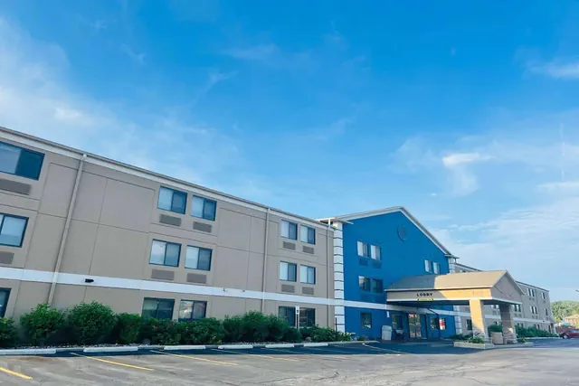 Photo 1 - AmericInn by Wyndham Glendale/Milwaukee