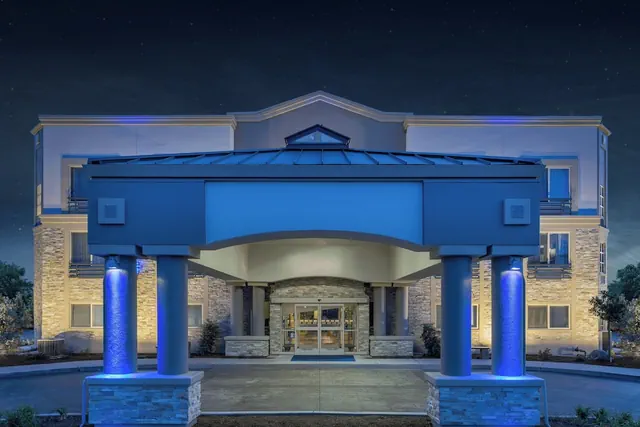 Photo 1 - Holiday Inn Express Hotel & Suites San Jose-Morgan Hill by IHG