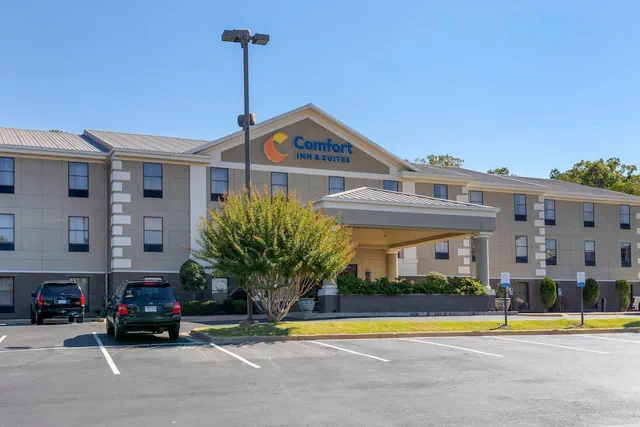 Photo 1 - Comfort Inn & Suites Hot Springs Midtown