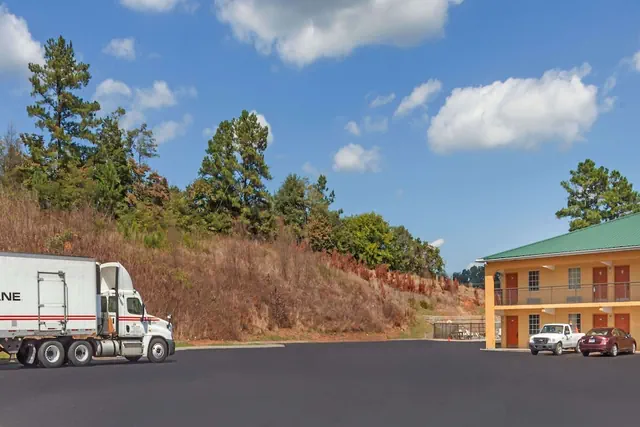 Photo 1 - Days Inn by Wyndham Lenoir City