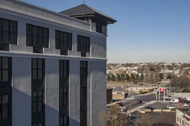Photo 1 - Doubletree By Hilton Boston Logan Airport Chelsea
