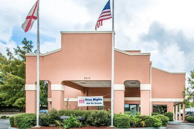 Photo 1 - Econo Lodge Dothan West