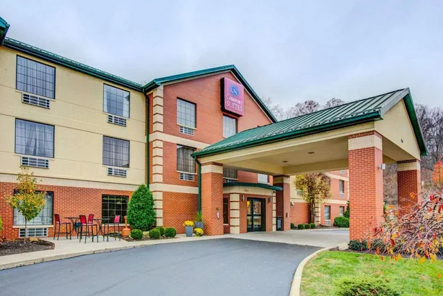 Photo 1 - Comfort Suites Pittsburgh Airport