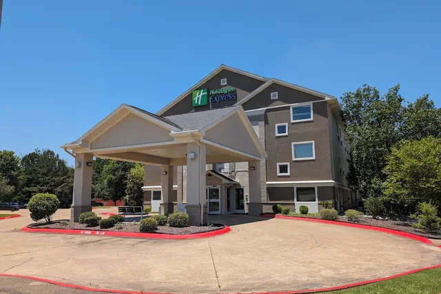 Photo 1 - Holiday Inn Express Hotel & Suites by IHG